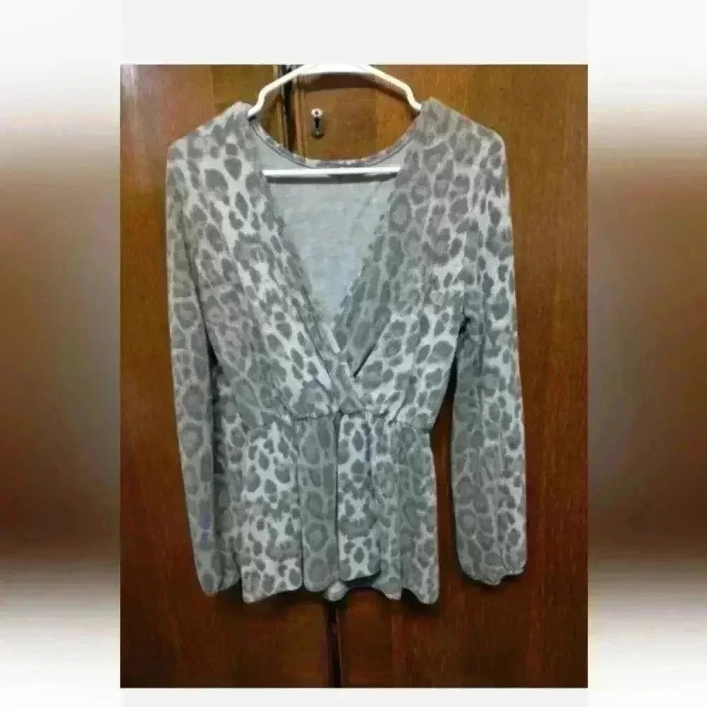 Size M Cheeta Print (faded look) Long Sleeve V-Neck Blouse